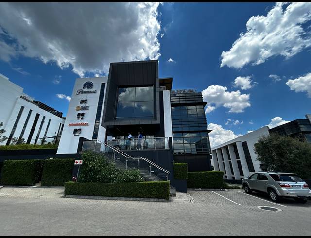 2,095M² OFFICE TO LET IN BRYANSTON